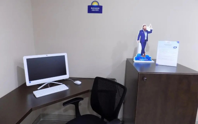 Days Inn & Suites Monroe