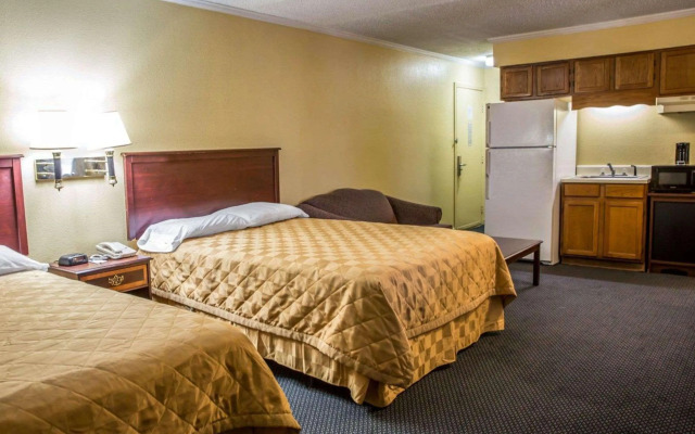 Rodeway Inn & Suites Plymouth Hwy 64
