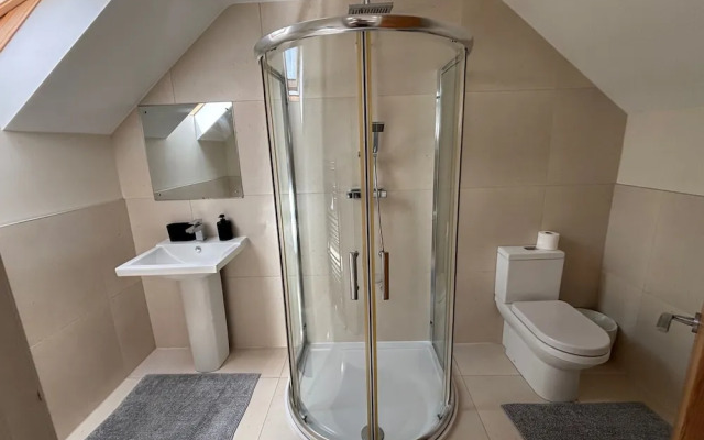 12 Guests - Hot Tub - Free Parking in Huddersfield