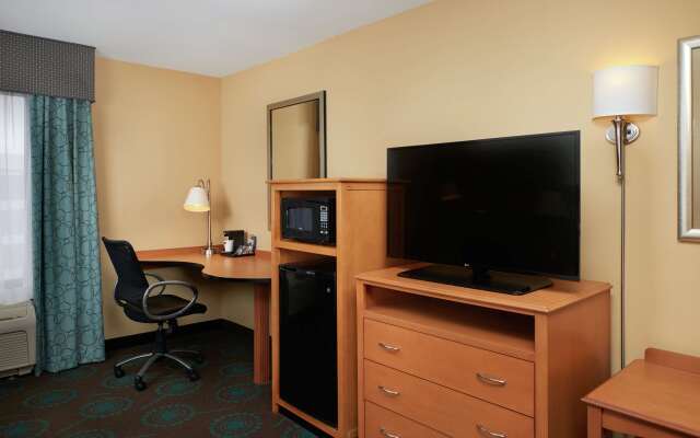 Hampton Inn & Suites Canton