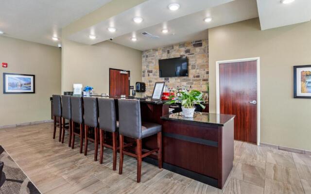 Cobblestone Hotel & Suites-Little Chute