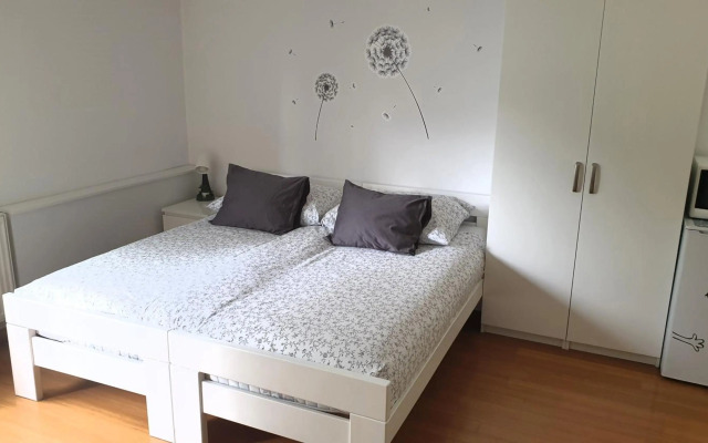 Studio EMMA Ljubljana - FREE parking, AC, Wifi