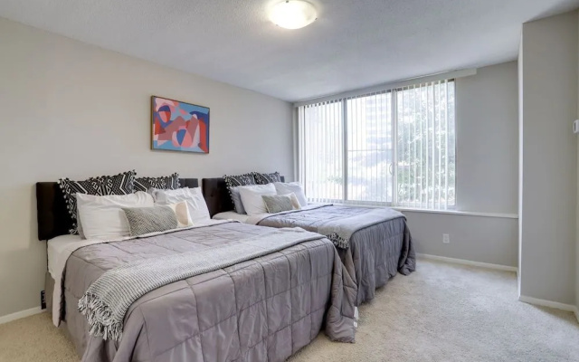 Amazing Br2 Bedroom Condo at Arlington