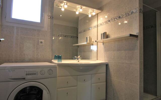 Cosy Holiday Home in Arles with Pool