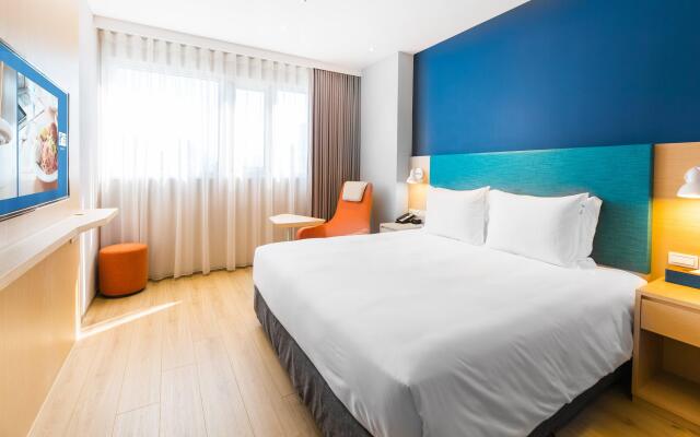 Holiday Inn Express Taichung Fengchia by IHG