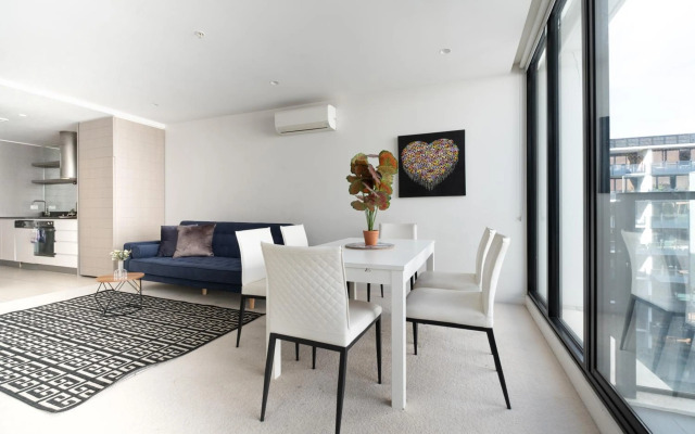 Rooftop 2BRapt in Abbotsford+King bed+WIFI+Parking