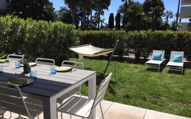 Nice Apartment With Private Garden, Pool & Parking