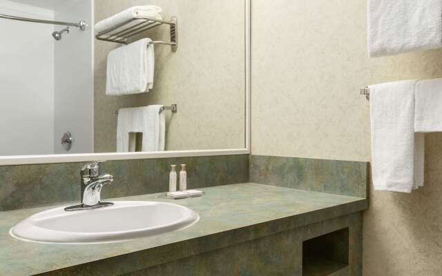Travelodge by Wyndham Winnipeg East