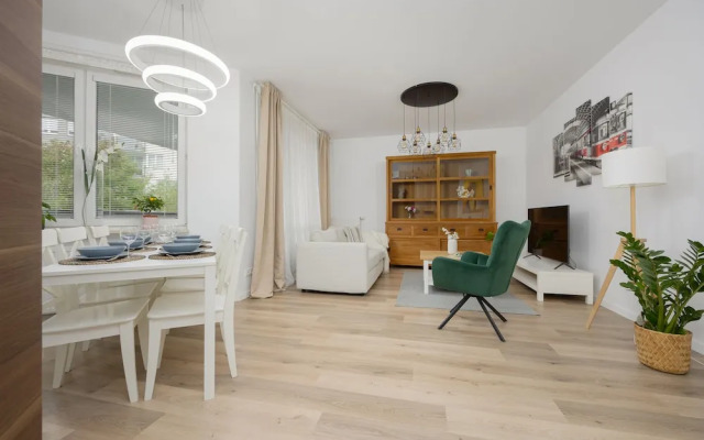 Złoty Potok Apartment Warsaw by Renters