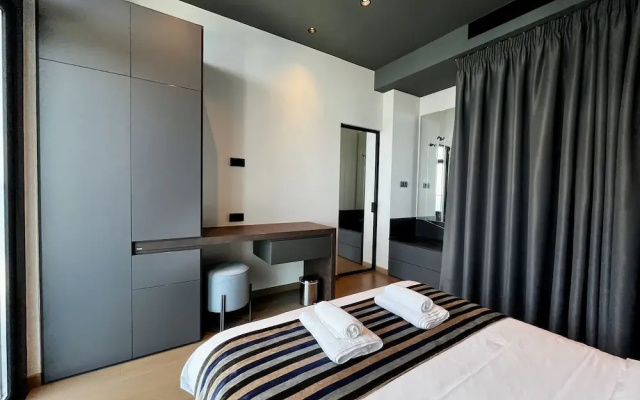 128 LIM - 2005 Stay Only Tower Suite