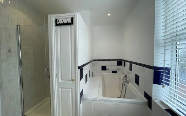 Familyfriendly - Sleeps6 - Privateparking - Garden