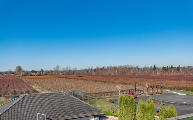 Gorgeous Mansion with Garden View by Elevate Rooms