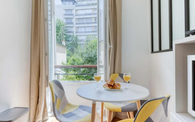New Large Studio in the Heart of Paris 12