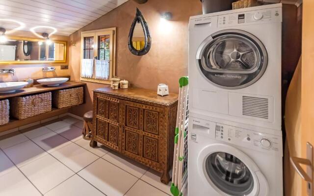 Charming Little Chalet for 6 People & Free Ski Lockers