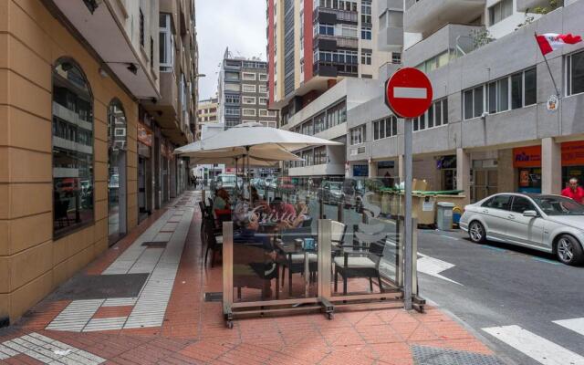 008 Amazing flat very close to the beach