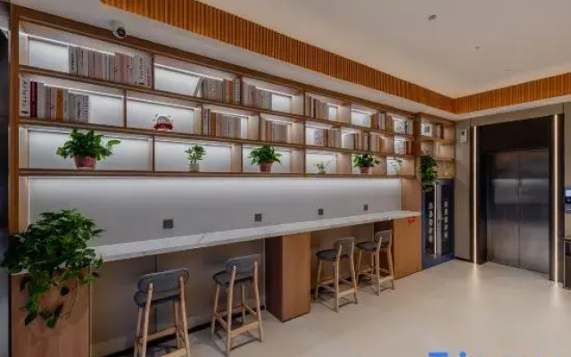 8 Days Hotel (Minhang Jiaotong University Branch)