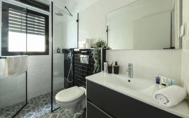 Stylish 2BD Bauhaus Apt w Balcony