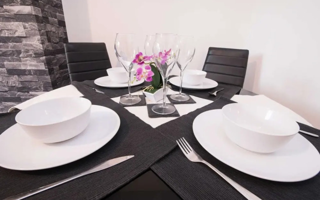 Michaelmas, Coventry - 2 Bed House Apartment