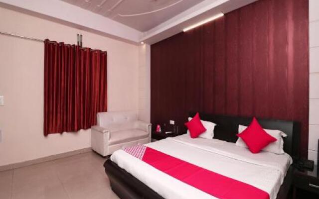 OYO 15249 Hotel Days Inn