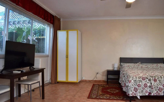 Unique Studio Apartment near Eastlakes