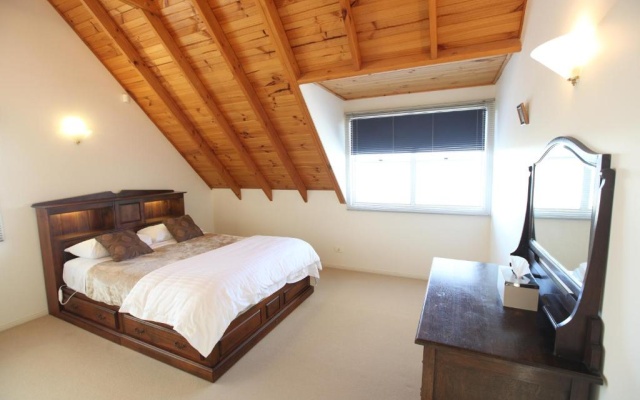 The Residence @ Elbourne Wines – Guest Rooms – Rothbury