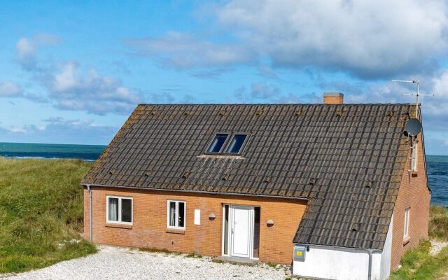 10 Person Holiday Home in Frostrup