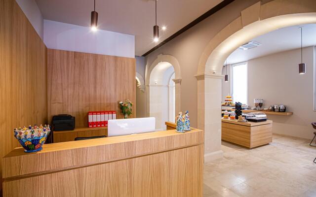 Charme Simon Bolivar