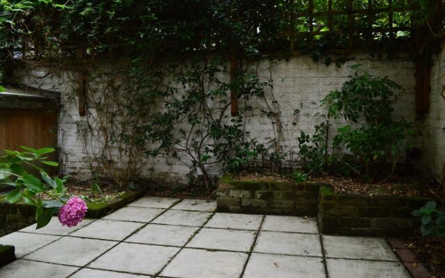 Stylish 2 Bedroom Apartment In London