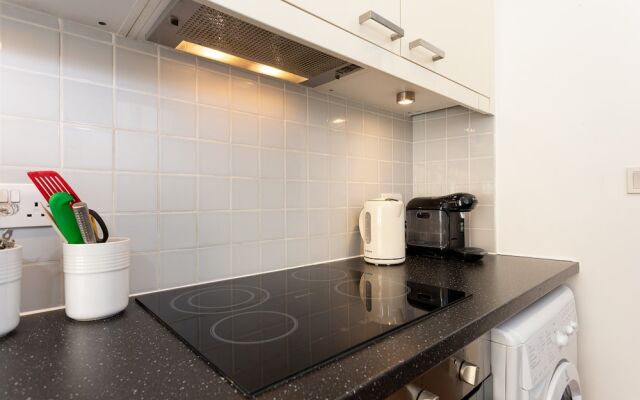 1 Bedroom Apartment In Fitzrovia Sleeps 4