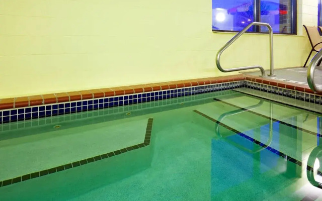 Holiday Inn Express & Suites Coon Rapids - Blaine Area
