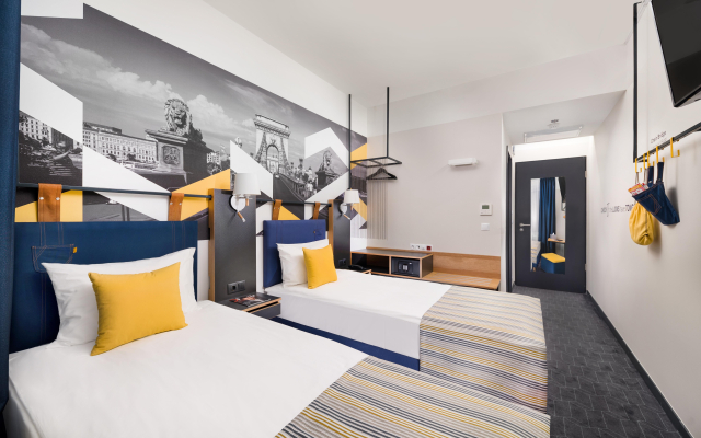 D8 Hotel