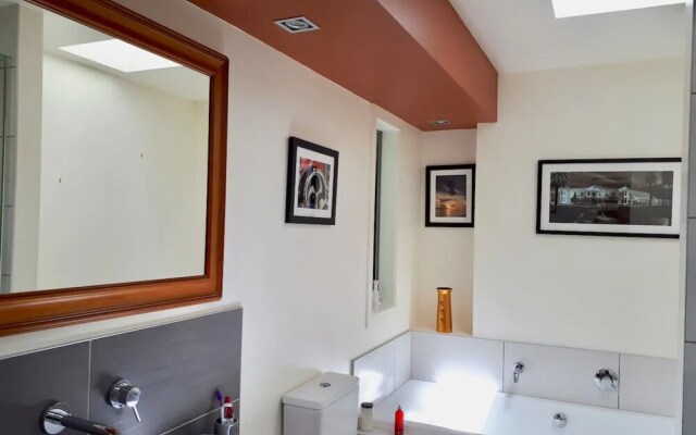Campbells Bay Family Home With Cinema Near Beach