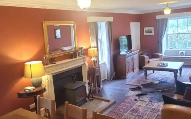 3 Bed House - Mountain Views, Firepit, Bbq