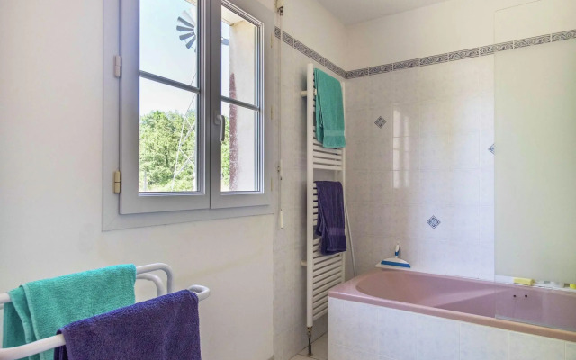 Cosy Holiday Home In Montrichard With Shared Pool