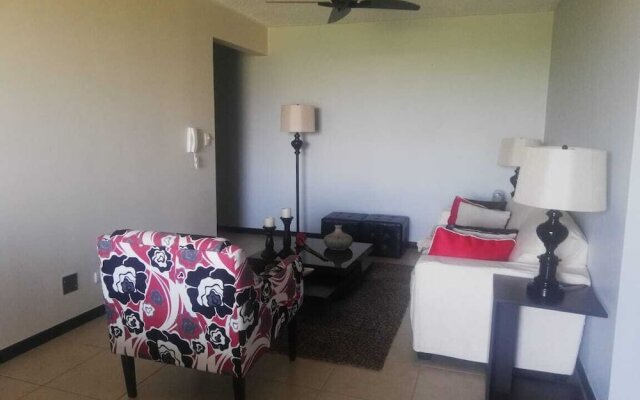 Apartment By Airport On Way To Beach