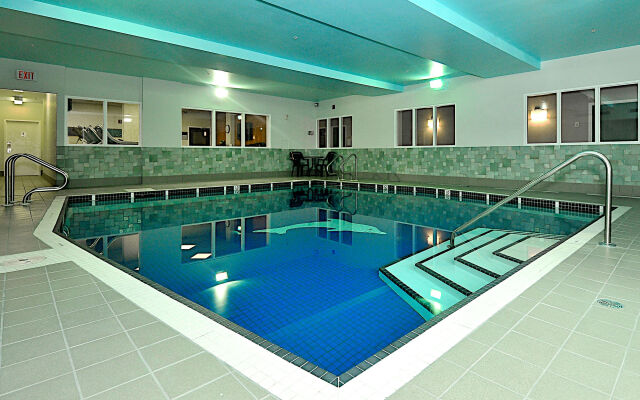 Hampton Inn & Suites by Hilton Calgary-Airport