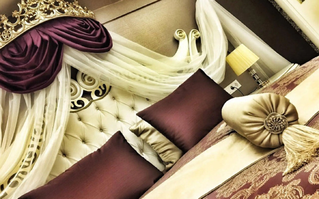 Royal Life Exclusive