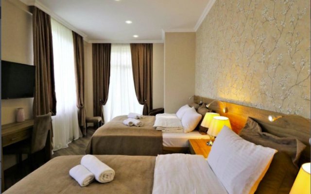 Luxury 5 Rooms ApartHotel in Tbilisi Center