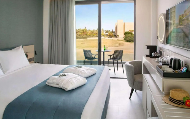 Mercure Larnaca Beach Resort