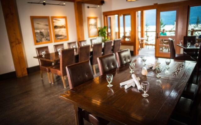 Halcyon Hot Springs Resort