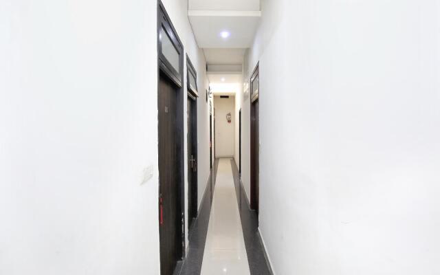 OYO 14494 Hotel Ramneek