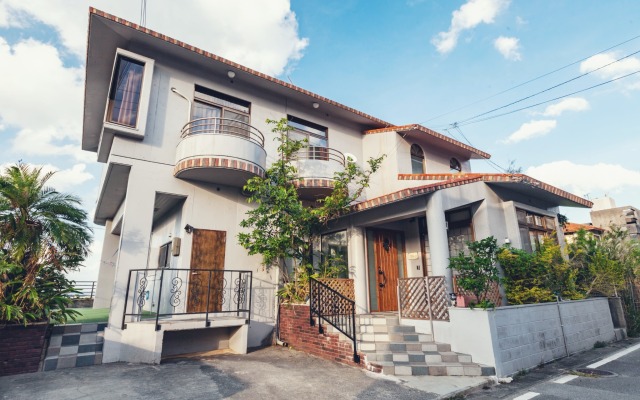 Legal Onna Ocean House. group.14guests3rooms