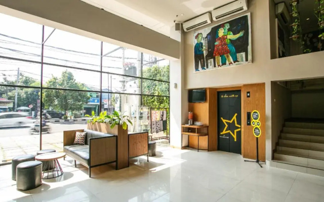 Yellow Star Ambarukmo Hotel