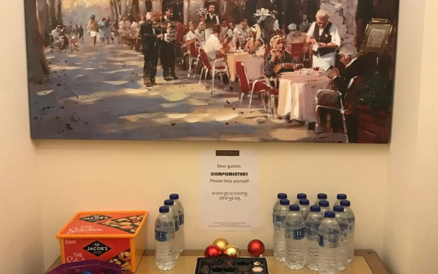 Eurobar Cafe and Hotel
