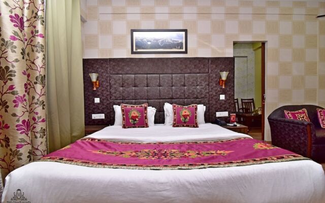 Hotel The Grand Mamta