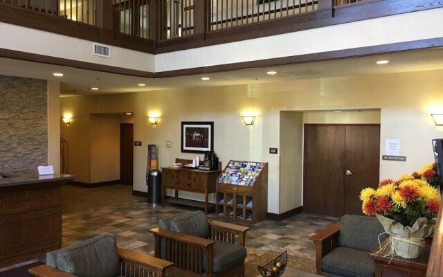 Norwood Inn & Suites