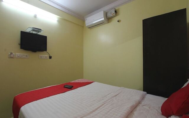 OYO 15926 New Golden Residency