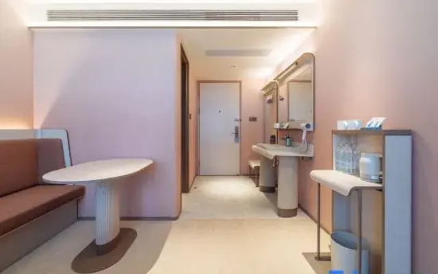 HanTing Hotel (Ningbo Beilun Songhuajiang Road Subway Station)