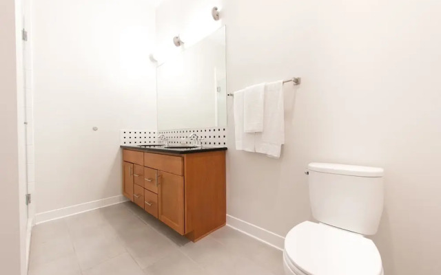 Distinct Lincoln Park Suites by Sonder