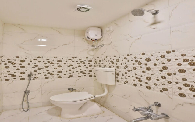 Hotel Raadhe By OYO Rooms